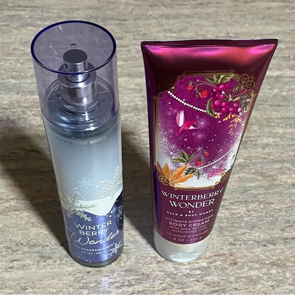 Bath & Body Works Discontinued Winterberry Wonder Body Care Duo - Picture 2 of 9